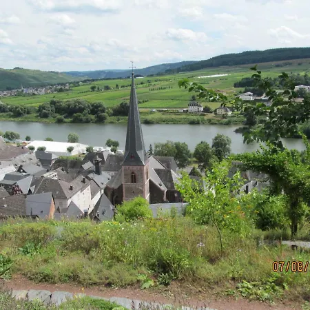 Ingrid Trossen 아파트 오지그